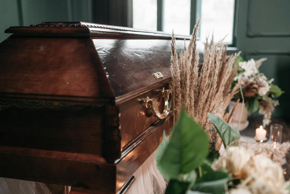 How to Choose Sympathy Flowers for a Funeral - FlowerStop LA